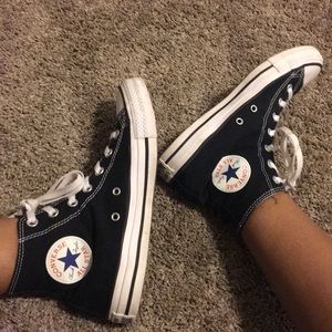 black converse high tops